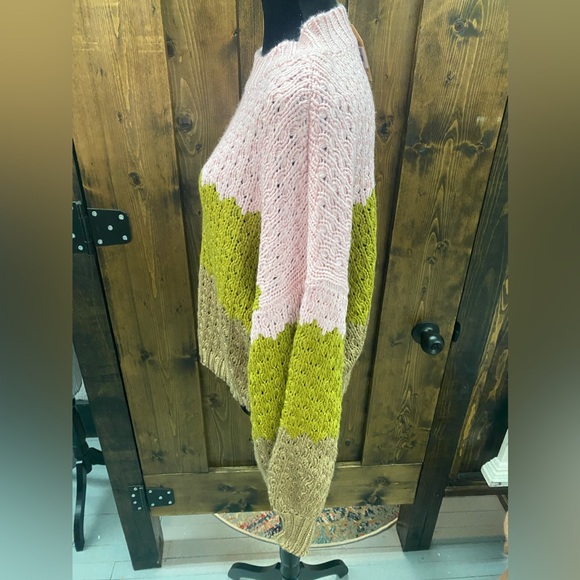 ColorBlock Knit Sweater - Picture 8 of 9